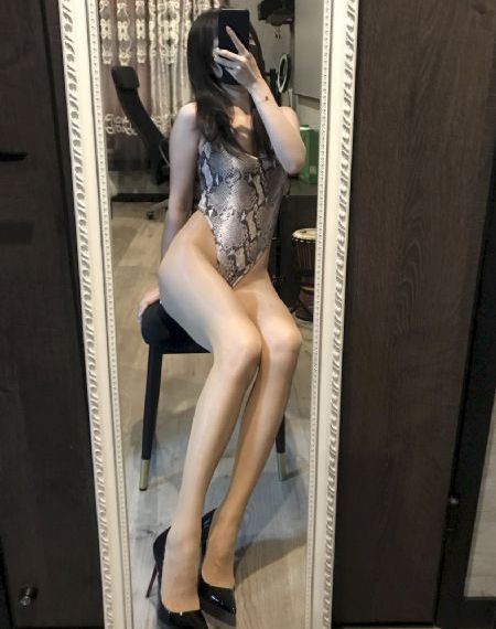 年轻女教师hd中字3在线观看_高清直播在线观看